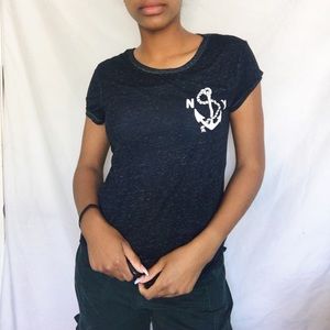 BLACK HEATHERED GRAPHIC TEE SAILOR PRINT